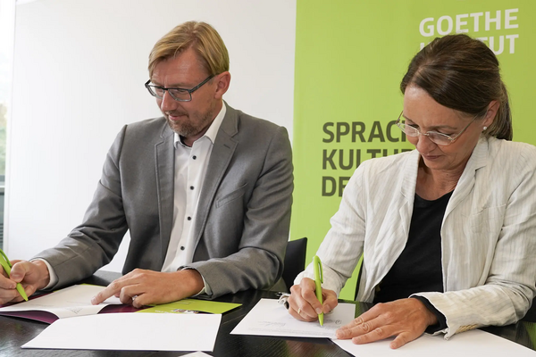 Vertragsunterzeichnung Apontis x Goethe Institut